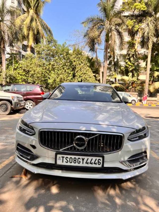 https://images10.gaadi.com/usedgaadi-sellcar/UsedCar/ba05d097-d0ef-4534-b008-0ca2053bc156/c79187d9-82cf-406a-9e45-e11f5f3963ab.jpeg?imwidth=6400