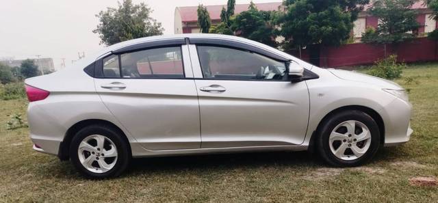 https://images10.gaadi.com/usedgaadi-sellcar/UsedCar/ba3a082c-6dcd-4f61-a531-7e20bf188ee9/29c60efd-c2b8-48ef-9896-cce25e495054.jpg?imwidth=6401