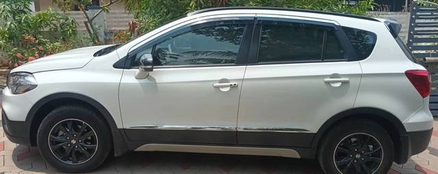 https://images10.gaadi.com/usedgaadi-sellcar/UsedCar/ba435940-d3fa-414e-bfb0-f60914dbc1d6/d99618cd-5e3e-4eaf-9fd6-60eab8ffcdb7.jpg?imwidth=6401