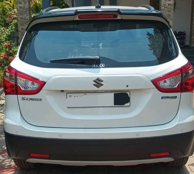 https://images10.gaadi.com/usedgaadi-sellcar/UsedCar/ba435940-d3fa-414e-bfb0-f60914dbc1d6/e91f607f-2c66-4e76-877b-6b23a8920c89.jpg?imwidth=6402