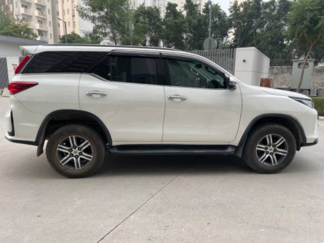 https://images10.gaadi.com/usedgaadi-sellcar/UsedCar/ba51b5de-5a8c-4e46-b7d4-03e5ef4117df/5d5e85dd-fe22-4a0e-af78-0e40740076a4.jpeg?imwidth=6400