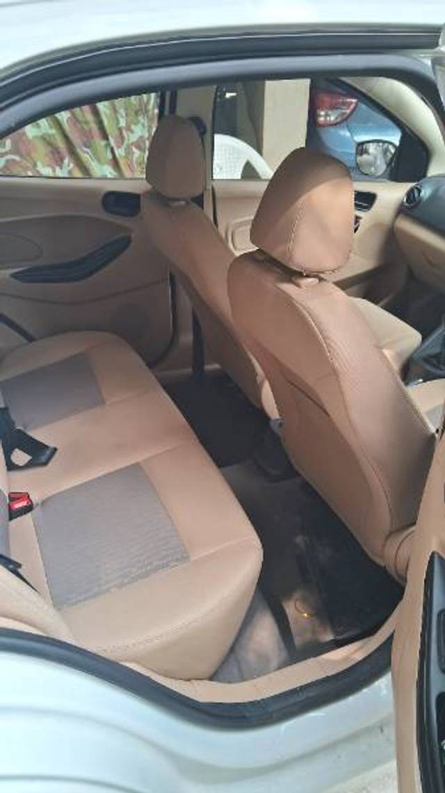 https://images10.gaadi.com/usedgaadi-sellcar/UsedCar/ba65a69d-73ea-4e6c-9974-6456c98dce80/63309cc3-64e7-4ad6-a963-172e13b95040.jpg?imwidth=6401