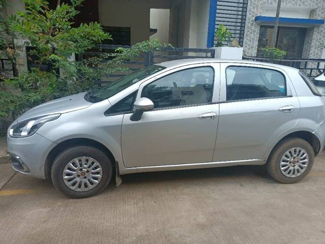 https://images10.gaadi.com/usedgaadi-sellcar/UsedCar/ba9c8ce8-0af9-483e-b654-2a68e581c79b/2f984851-1b99-4edc-ac98-5dc90d1f16e4.jpg?imwidth=6400