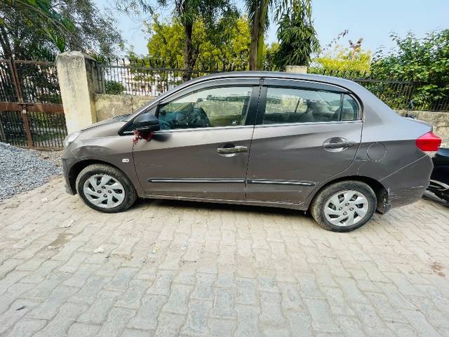 https://images10.gaadi.com/usedgaadi-sellcar/UsedCar/bab8bc18-4c59-4b11-aa2a-357bc174f964/43a4f7ec-601b-4b5e-a7be-309b43898f70.jpeg?imwidth=6402