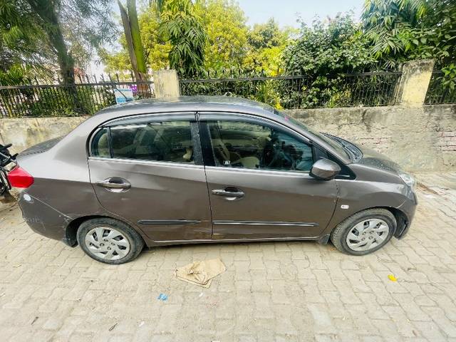 https://images10.gaadi.com/usedgaadi-sellcar/UsedCar/bab8bc18-4c59-4b11-aa2a-357bc174f964/9c7d977d-f952-43fe-be54-928d5b49fc4d.jpeg?imwidth=6401