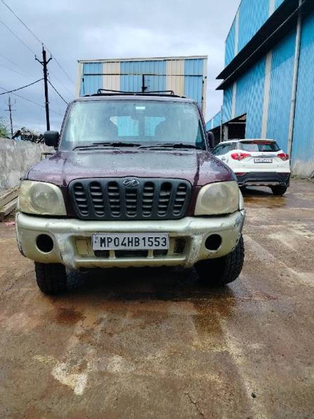 https://images10.gaadi.com/usedgaadi-sellcar/UsedCar/baf5ede1-96cb-4850-8b2a-2796ffc696a6/e2c5f560-863d-47be-81b0-85bc790aceac.jpg?imwidth=6400