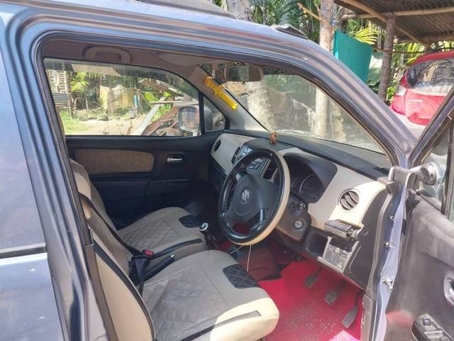 https://images10.gaadi.com/usedgaadi-sellcar/UsedCar/bb34d91f-5feb-407a-82f7-1583a73a302b/24389d61-4bf7-4e30-9931-22c9cb65c856.jpg?imwidth=6401