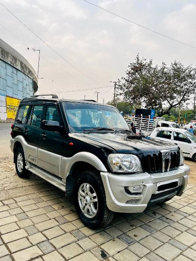 https://images10.gaadi.com/usedgaadi-sellcar/UsedCar/bb9e7a0b-4b93-4b05-8f2d-602787b27883/86676f45-2cf5-4306-b0b0-ab57b9e6736f.jpeg?imwidth=6400