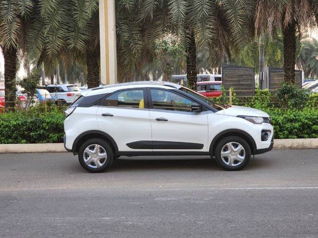 https://images10.gaadi.com/usedgaadi-sellcar/UsedCar/bbc78612-4d62-4533-ae12-d4bd1e1e365d/e20364fc-dcc3-4a99-ad96-54af0ec0f500.jpg?imwidth=6401