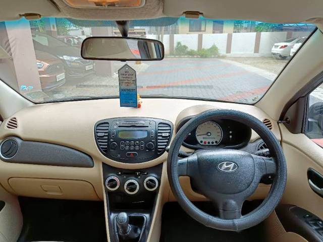 https://images10.gaadi.com/usedgaadi-sellcar/UsedCar/bbd5ea87-63b6-476f-9bc4-56d9b97ac349/5bd7239f-d52a-4f5c-9e23-54674446d418.jpg?imwidth=6401