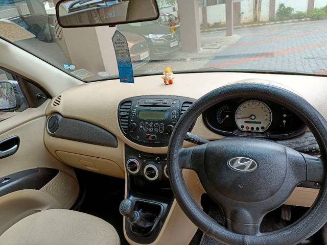 https://images10.gaadi.com/usedgaadi-sellcar/UsedCar/bbd5ea87-63b6-476f-9bc4-56d9b97ac349/842f2d8f-053c-41e9-b17e-6ef8b4aa3048.jpg?imwidth=6402