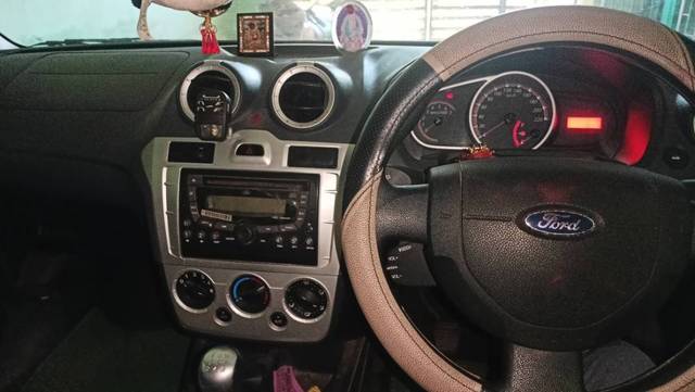 https://images10.gaadi.com/usedgaadi-sellcar/UsedCar/bbe02cad-1851-4fde-ae29-99a0e71dedcc/98cf2191-581f-420a-af83-0f189d555989.jpg?imwidth=6402