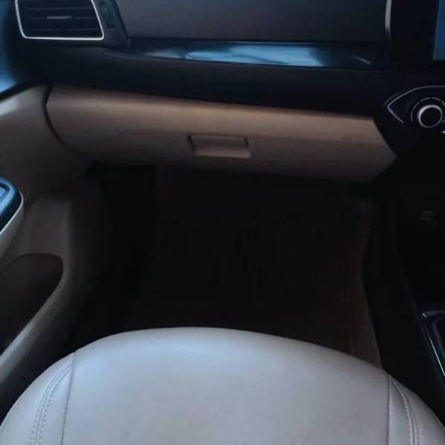 https://images10.gaadi.com/usedgaadi-sellcar/UsedCar/bc487c6c-51fe-4da4-bd70-2111c4db67e2/8f3aadb9-1b79-4b65-901f-b6e4dcf05126.jpg?imwidth=6401