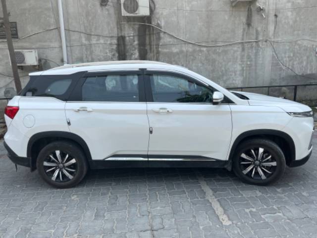 https://images10.gaadi.com/usedgaadi-sellcar/UsedCar/bc579d47-ef39-4985-8dac-232beb996cbe/84856318-364c-487f-bdf4-233e678753dd.jpeg?imwidth=6401