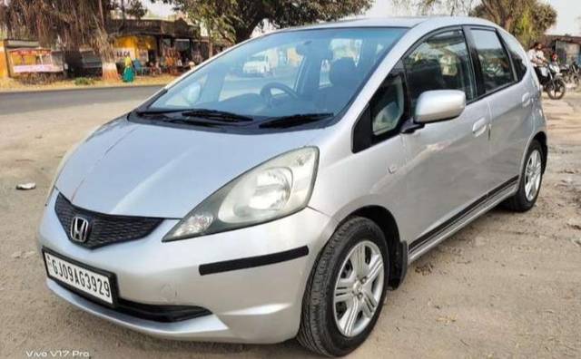 https://images10.gaadi.com/usedgaadi-sellcar/UsedCar/bc7ca917-4f63-4548-baa3-a21615ee8de7/414cdd98-453b-47b9-a070-2676fd34a130.jpeg?imwidth=6402