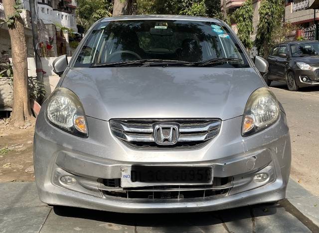 https://images10.gaadi.com/usedgaadi-sellcar/UsedCar/bcad50f6-0f5a-48cc-a04c-e7c9e2198caa/8560bb6b-162a-41b5-8ac2-00cab39583bf.jpeg?imwidth=6400