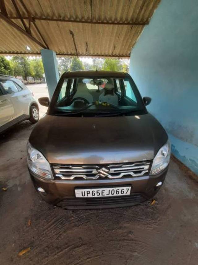 https://images10.gaadi.com/usedgaadi-sellcar/UsedCar/bd183880-ef2c-43a7-bfa3-5665423b523b/1e4ed85c-229f-4961-9881-fe6bbf3da388.jpeg?imwidth=6400