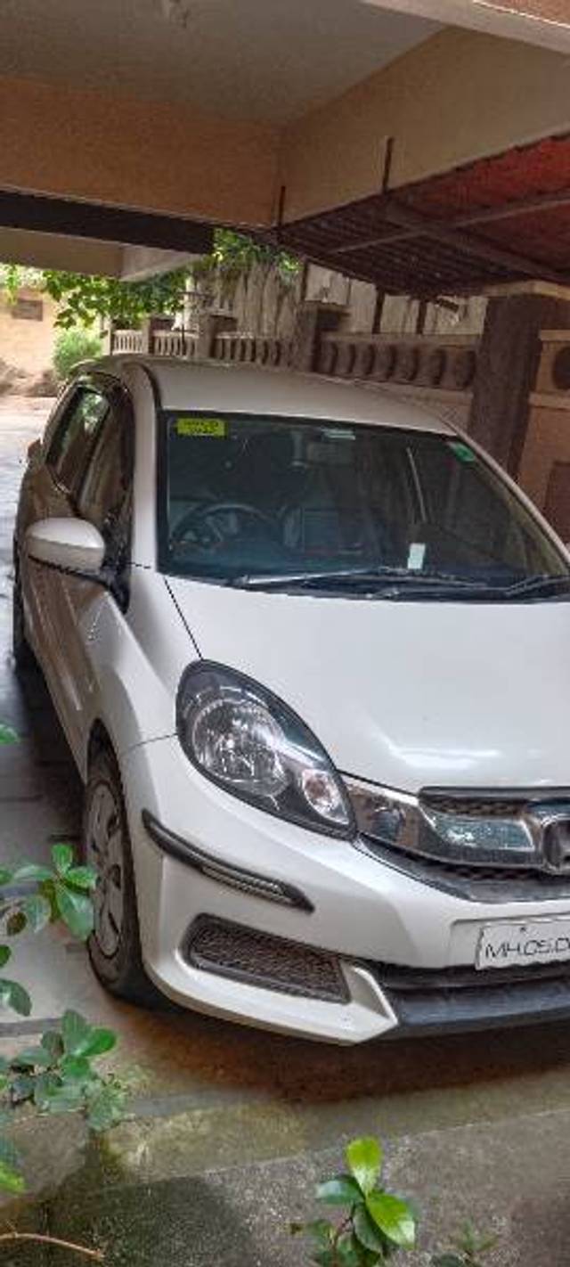 https://images10.gaadi.com/usedgaadi-sellcar/UsedCar/bd1fd165-80ef-4813-9d5f-bd10f893c8bd/bbd714fd-c19d-4c9d-a8dc-429814d005d7.jpg?imwidth=6401