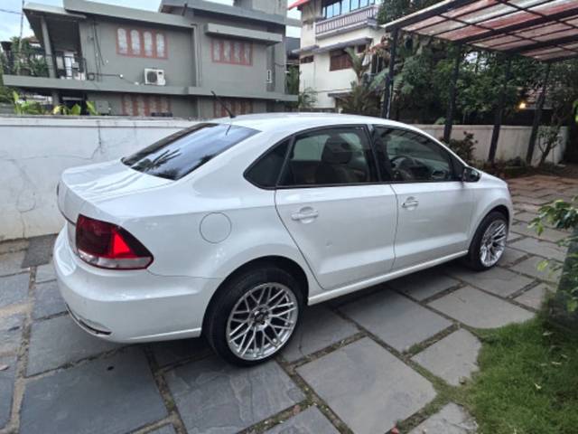 https://images10.gaadi.com/usedgaadi-sellcar/UsedCar/bd265654-6dfe-4d6f-be01-f2e169066e4d/5cdde137-243c-4247-99fb-819872f66412.jpeg?imwidth=6401