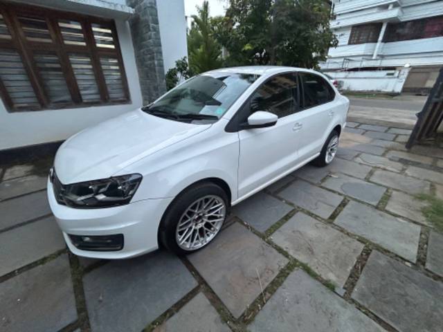 https://images10.gaadi.com/usedgaadi-sellcar/UsedCar/bd265654-6dfe-4d6f-be01-f2e169066e4d/7d27a960-105d-49b6-beba-3beffba757fd.jpeg?imwidth=6400