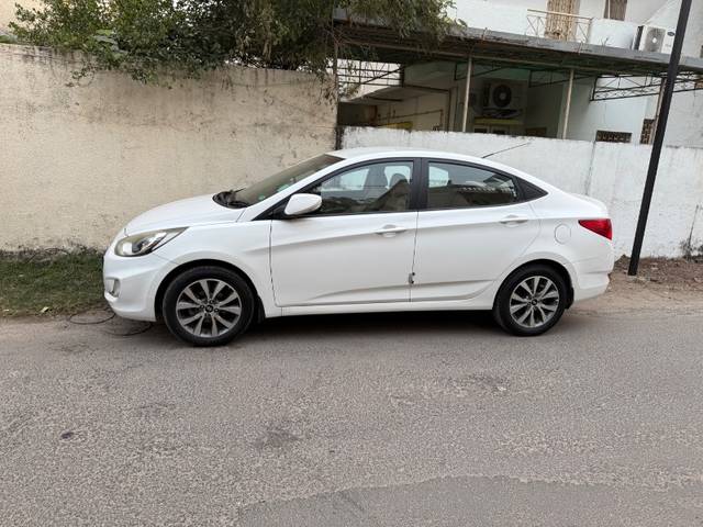 https://images10.gaadi.com/usedgaadi-sellcar/UsedCar/bd77369b-438e-43cc-928c-61adfdebf993/c80abfe4-1f2e-40b1-9b20-6617796cc3d8.jpeg?imwidth=6400