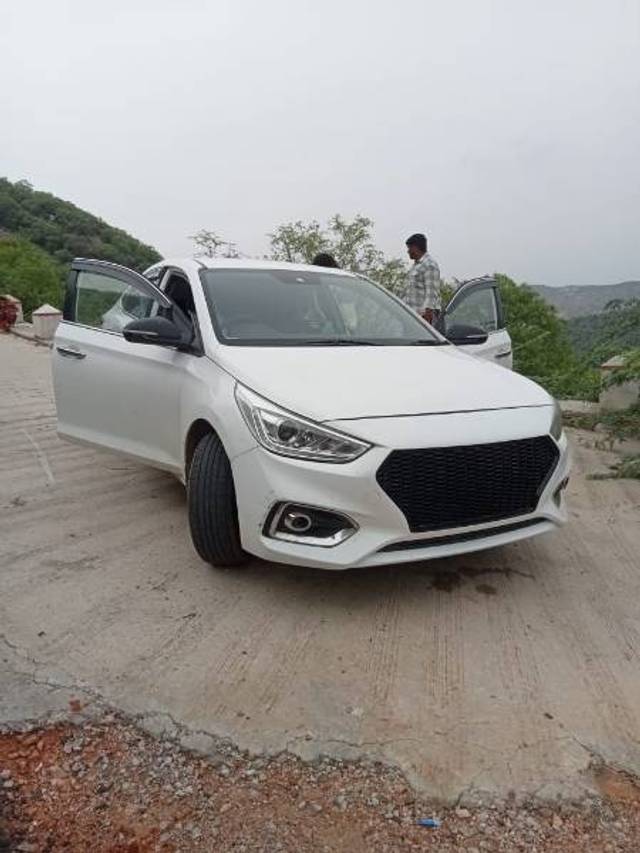 https://images10.gaadi.com/usedgaadi-sellcar/UsedCar/bdc38a9f-b557-424c-bddd-826d94ab3d36/3351627e-ea46-44fe-81b1-a04f2a6fc8bc.jpg?imwidth=6400