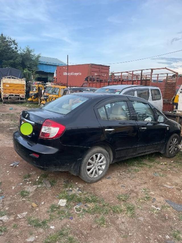 https://images10.gaadi.com/usedgaadi-sellcar/UsedCar/bdeec100-870c-423c-861a-52123874bcbd/cf1892a3-50b8-4389-a7f6-52a095e8c7fe.jpg?imwidth=6400