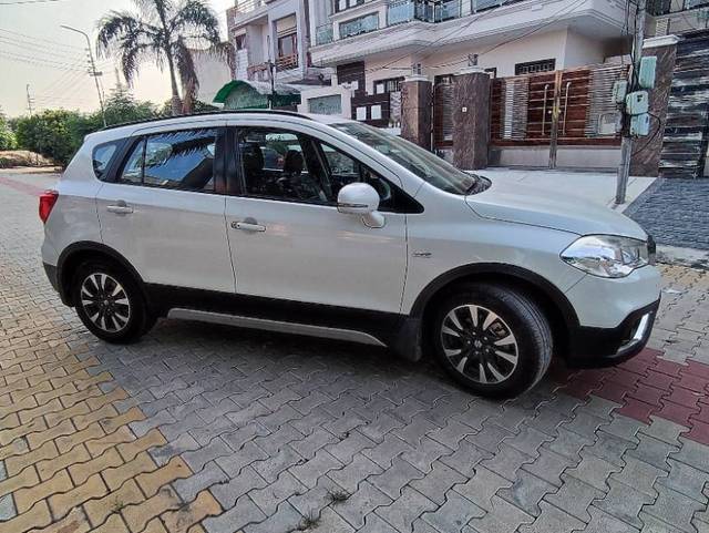 https://images10.gaadi.com/usedgaadi-sellcar/UsedCar/be033ef2-4b17-4bd6-a57c-ef3b5b82c949/5a559953-41d1-4d8e-84ab-a6660b55d8f3.jpg?imwidth=6401