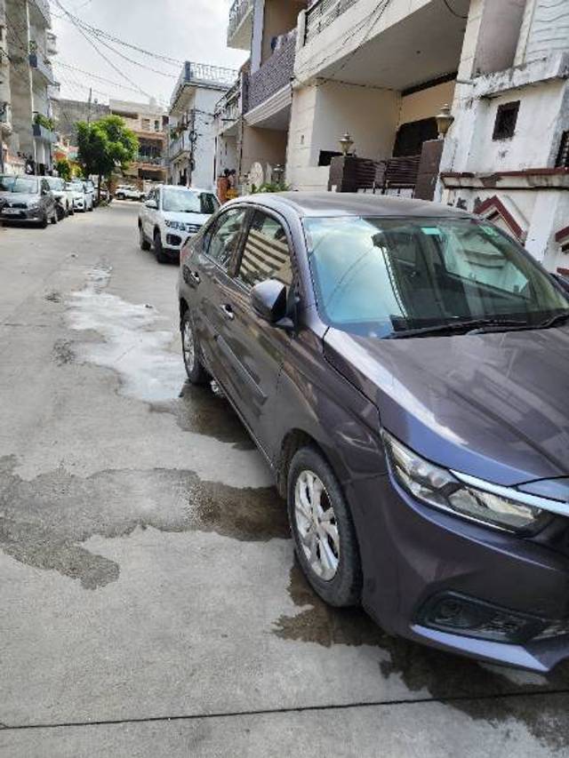 https://images10.gaadi.com/usedgaadi-sellcar/UsedCar/be0b7f69-bd06-4621-8180-c07a6bb54c0d/3fd2d7ff-da90-4d38-9cef-6766265ded3a.jpg?imwidth=6400