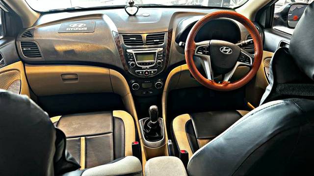 https://images10.gaadi.com/usedgaadi-sellcar/UsedCar/be971748-e2de-4df0-804f-6575e06f1346/c0a6fa84-a5bd-4016-8d53-a4ea0a3158cd.jpg?imwidth=6402