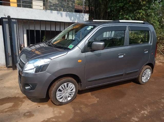 https://images10.gaadi.com/usedgaadi-sellcar/UsedCar/be9e08a3-1b61-4c52-b096-122b2b39cb04/d29632d9-227c-4fb8-ae27-08c4218a1b0b.jpg?imwidth=6402