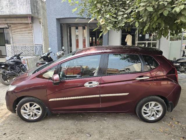 https://images10.gaadi.com/usedgaadi-sellcar/UsedCar/bec7d6f1-fc65-451b-97d5-dfe978dc7aa9/847c1ef9-3648-4750-b2a3-df11acd13f3a.jpg?imwidth=6401