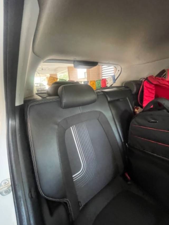 https://images10.gaadi.com/usedgaadi-sellcar/UsedCar/bed07a05-54e8-49ac-be5b-c25e9636ffe9/4c342a16-ccf9-47d0-8ff3-aa1850ccab43.jpeg?imwidth=6402