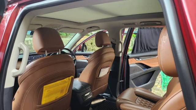 https://images10.gaadi.com/usedgaadi-sellcar/UsedCar/bed7b688-9ebb-426c-a852-e170f27ad3b6/adef9b95-d1e3-47d3-a659-3d48af1d65e7.jpeg?imwidth=6402