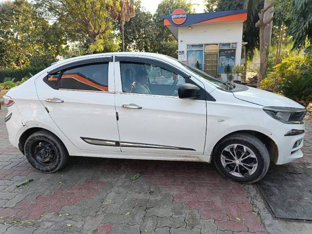 https://images10.gaadi.com/usedgaadi-sellcar/UsedCar/bee324e4-49e3-4997-81a5-6235f422b51e/8c461a8e-980d-4c8d-b023-bcab37aa404a.jpg?imwidth=6401