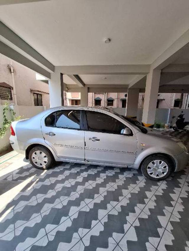 https://images10.gaadi.com/usedgaadi-sellcar/UsedCar/bee95a97-8537-46e6-b41c-cfbd9ee13242/d9851c0b-4cfc-4f76-be7a-a8a7e96644c0.jpg?imwidth=6401