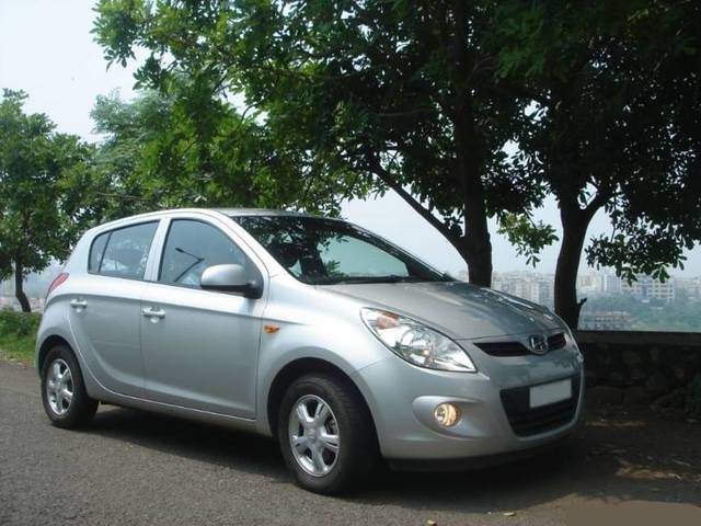 https://images10.gaadi.com/usedgaadi-sellcar/UsedCar/bf40b52a-b053-408c-bbc9-dfdc02133e3a/1b840e15-5b25-4076-a5b3-5d13bd1b18b9.jpeg?imwidth=6401