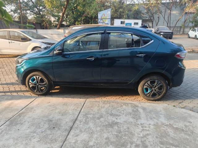 https://images10.gaadi.com/usedgaadi-sellcar/UsedCar/bf4af3fa-ef61-4402-883b-f3f4a4a2e7da/af65ac13-0df9-40ea-8523-980a7eb535c7.jpg?imwidth=6401