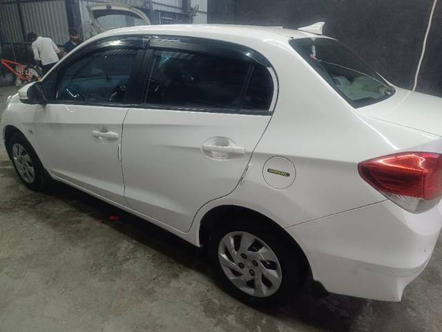 https://images10.gaadi.com/usedgaadi-sellcar/UsedCar/bf9d2f3e-9237-43fb-9528-429318fe8c9d/a277d344-1577-4a1e-9025-25e31be76fb9.jpg?imwidth=6402