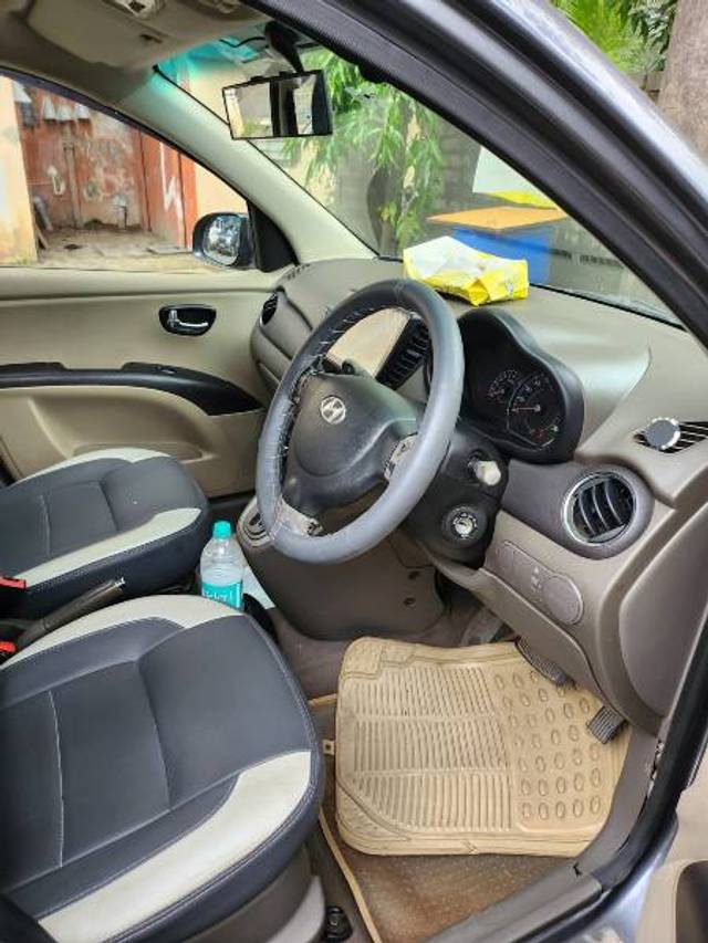 https://images10.gaadi.com/usedgaadi-sellcar/UsedCar/c03237ad-f8bb-4edb-b186-e7529d1c7e8b/270a718b-8b6e-44cd-b72a-97b94ba0196a.jpg?imwidth=6401