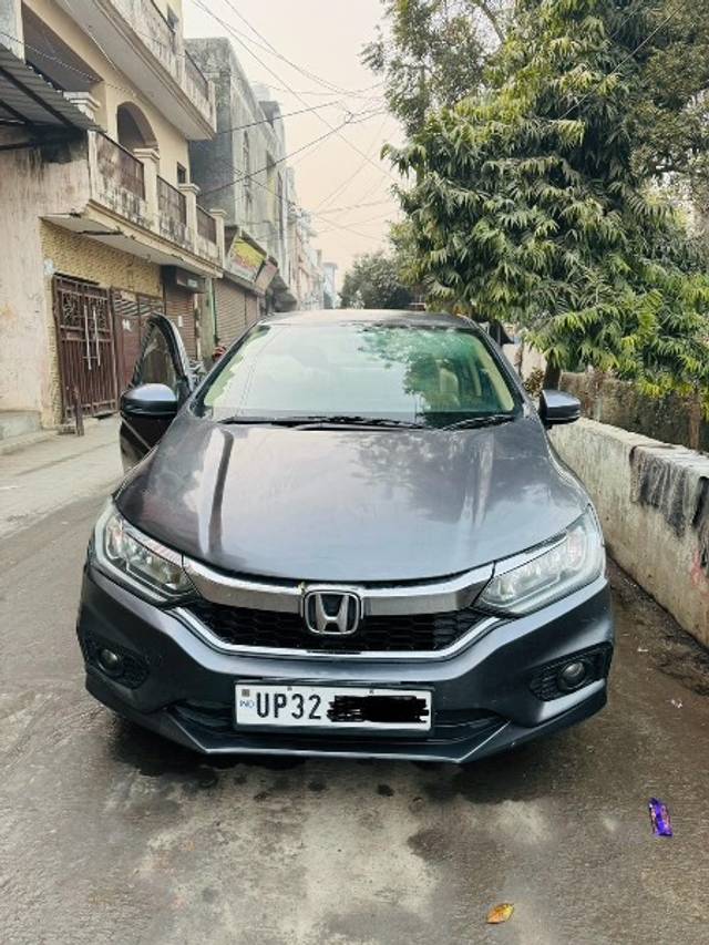 https://images10.gaadi.com/usedgaadi-sellcar/UsedCar/c044f6a9-e51a-42c6-9d5e-ade53ee01a24/17473469-8d39-4eaa-9cb1-ac9c3057423a.jpeg?imwidth=6400