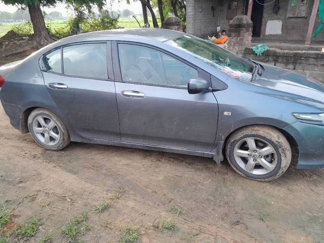 https://images10.gaadi.com/usedgaadi-sellcar/UsedCar/c051a256-6797-4107-b374-2b2aa1e1bede/a2d3f656-9d7c-4068-b57a-75c514787324.jpg?imwidth=6400