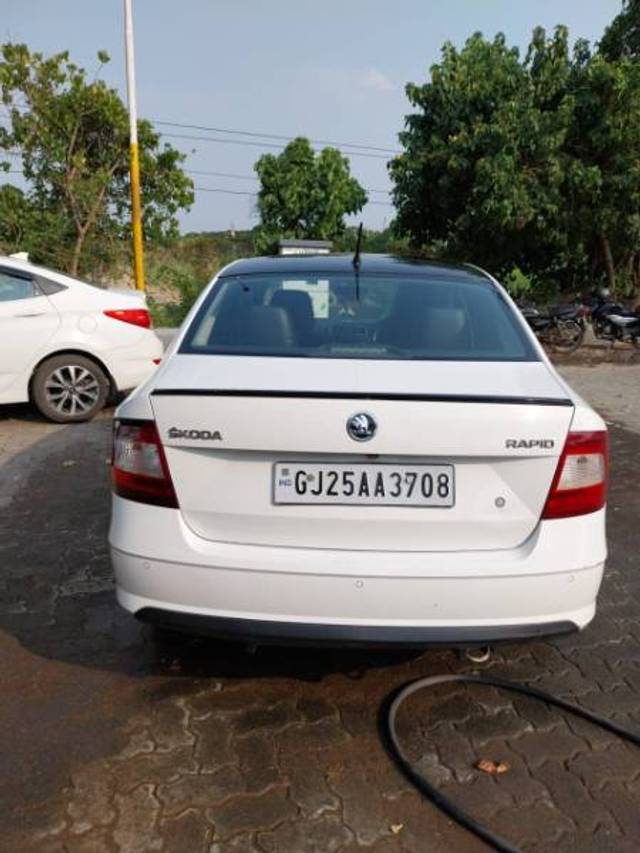 https://images10.gaadi.com/usedgaadi-sellcar/UsedCar/c0bb84c7-28a3-47e7-b2ed-bcf977df6742/58317d9e-bbfe-4a11-b359-d8aa56ccab33.jpeg?imwidth=6402