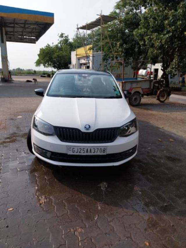 https://images10.gaadi.com/usedgaadi-sellcar/UsedCar/c0bb84c7-28a3-47e7-b2ed-bcf977df6742/8cc42692-f385-4864-bc97-dfa2eeb4ff27.jpeg?imwidth=6400
