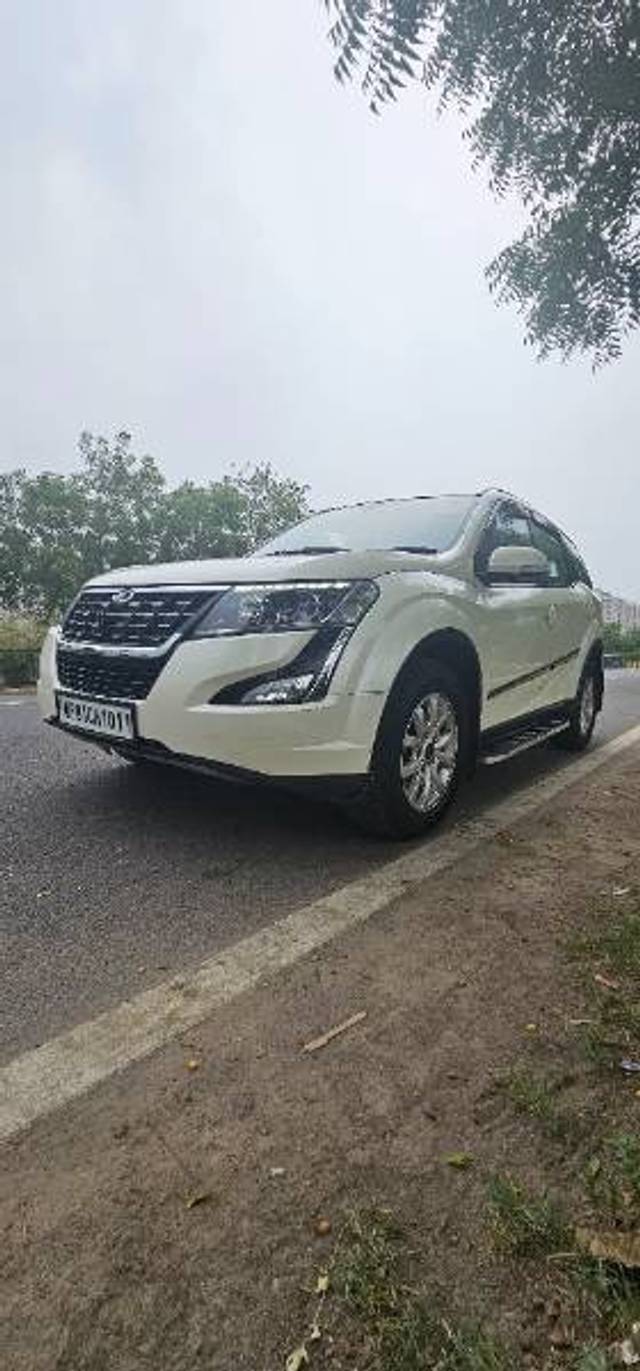 https://images10.gaadi.com/usedgaadi-sellcar/UsedCar/c0d73186-9687-4582-bb96-bb1fab1489bd/6a1b0fa6-a901-438c-9340-84639a236ab8.jpg?imwidth=6402