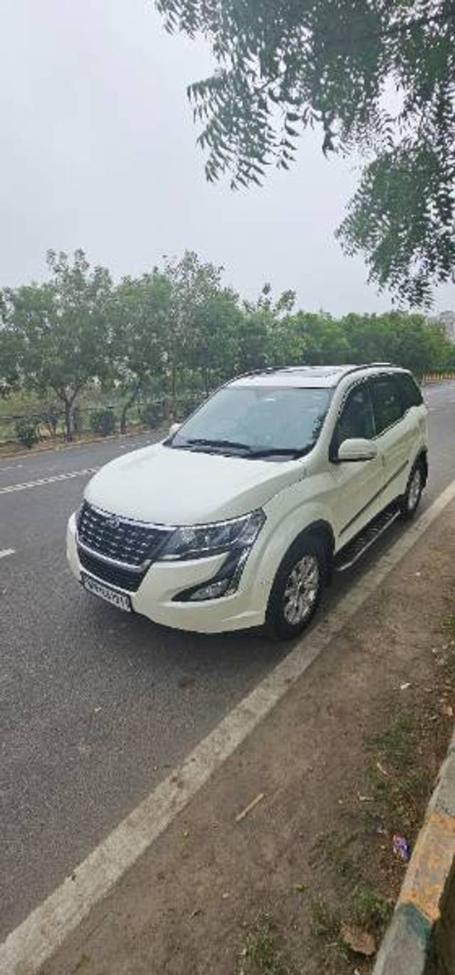 https://images10.gaadi.com/usedgaadi-sellcar/UsedCar/c0d73186-9687-4582-bb96-bb1fab1489bd/764bd46e-7a6c-4da8-aecf-0688dcb04f6a.jpg?imwidth=6401