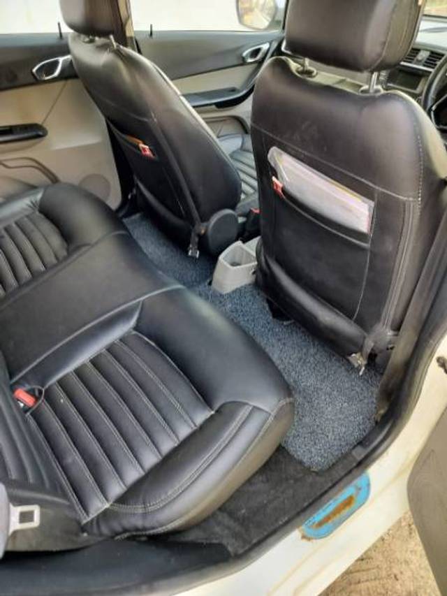 https://images10.gaadi.com/usedgaadi-sellcar/UsedCar/c0e5e848-af8a-4724-af67-db2fad9e72ed/dbdd555f-b258-465e-a729-ddd695f4e943.jpg?imwidth=6402