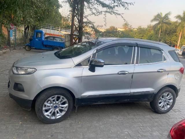 https://images10.gaadi.com/usedgaadi-sellcar/UsedCar/c1166637-ed61-43aa-92b0-a610227e22f4/d69f86a1-70db-4e3c-821d-e80eadca1772.jpg?imwidth=6400