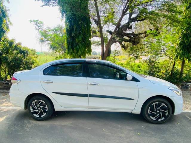 https://images10.gaadi.com/usedgaadi-sellcar/UsedCar/c12572e9-2a05-475e-a2af-759d92bfbc38/df74ab7f-0ee8-42fb-b9fe-fc9c47cb7f6a.jpg?imwidth=6401