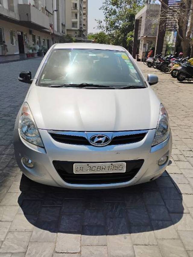 https://images10.gaadi.com/usedgaadi-sellcar/UsedCar/c173a566-9b6c-4050-a78a-1cf47c1edb5c/f95a3926-928b-45d1-b4cb-7cefc3d30816.jpg?imwidth=6400